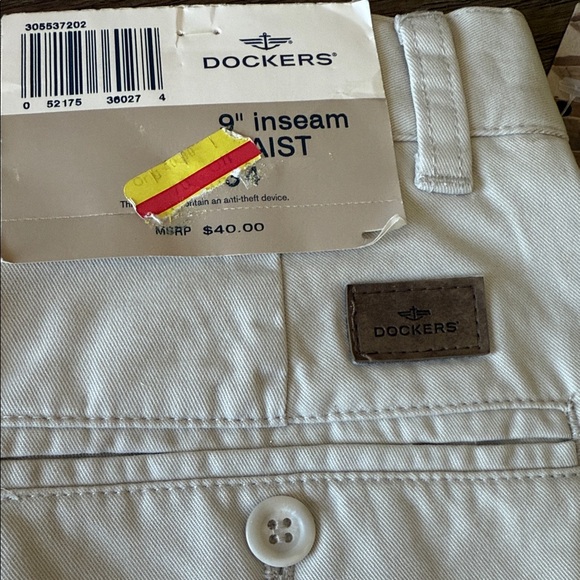 Dockers Men's Cargo Shorts - Soft Cream - Picture 9 of 10